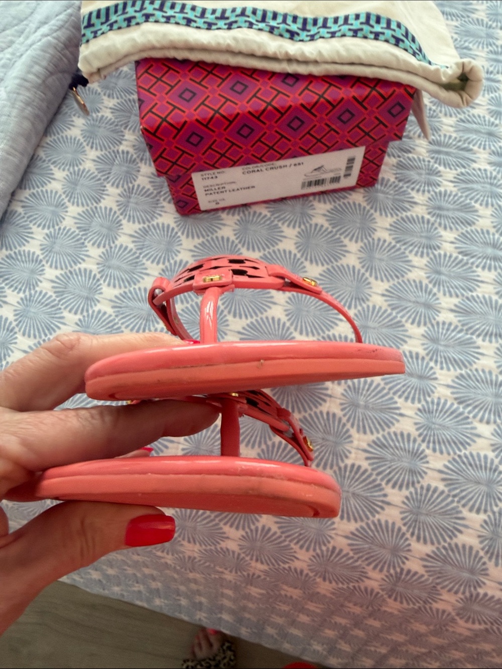 Tory Burch Coral Patent Logo Thong Sandals - Picture 5 of 6